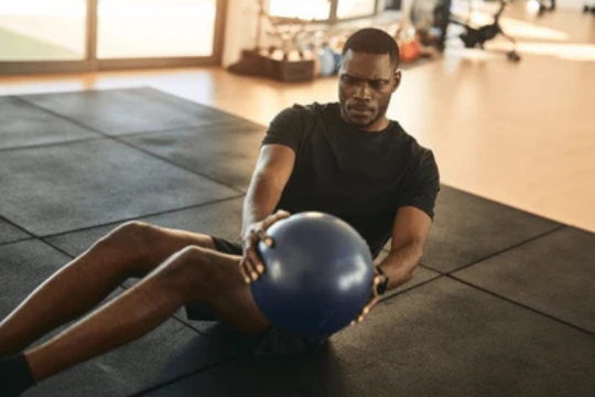 7 Exercises to Get Rid of Love Handles (With Fasting Tips and Muscle Retention).
